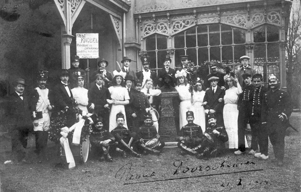 1914 Verenigingsleven Z.A.C. soiree met revue 'Doorschuiven'.