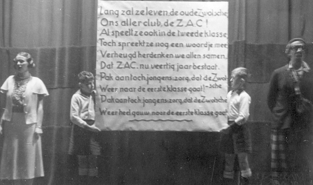 1933 Verenigingsleven De revue t.g.v. het 40 jarig bestaan: 'Hoe is't mogelijk'.