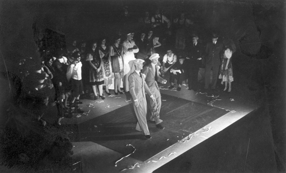 1938 Verenigingsleven Revue 'Daar gaat-ie weer!'