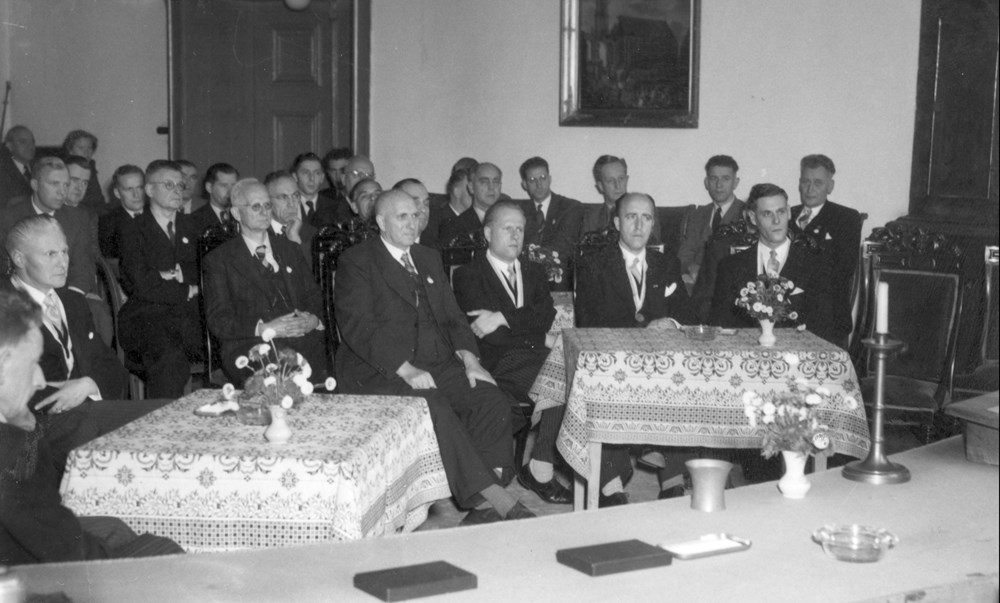 1953 Verenigingsleven Officiele ontvangst Z.A.C.-bestuur en reunisten op het stadhuis