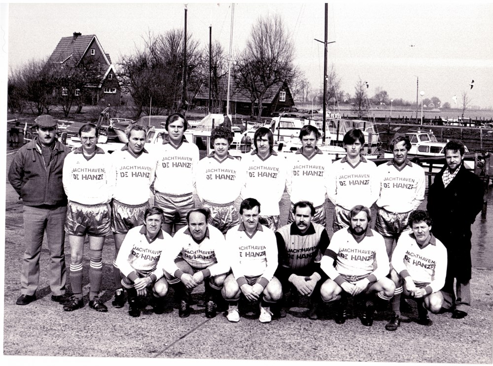 1984 Voetbal ZAC 5 krijgt nieuwe shirts
