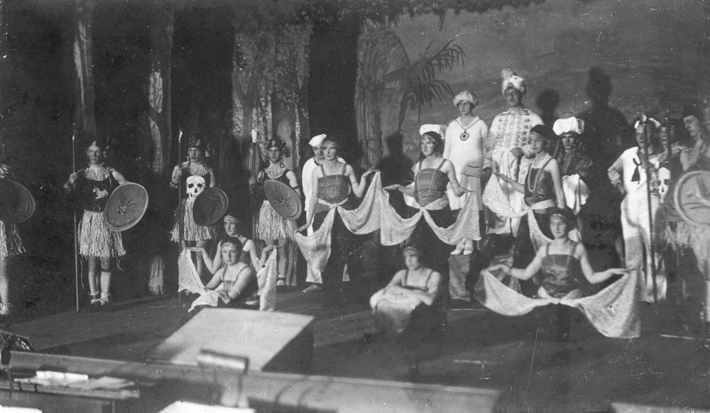 1928 Verenigingsleven Revue 'De terugkeer van Tali Aboe' t.g.v. het 35-jarig jubileum