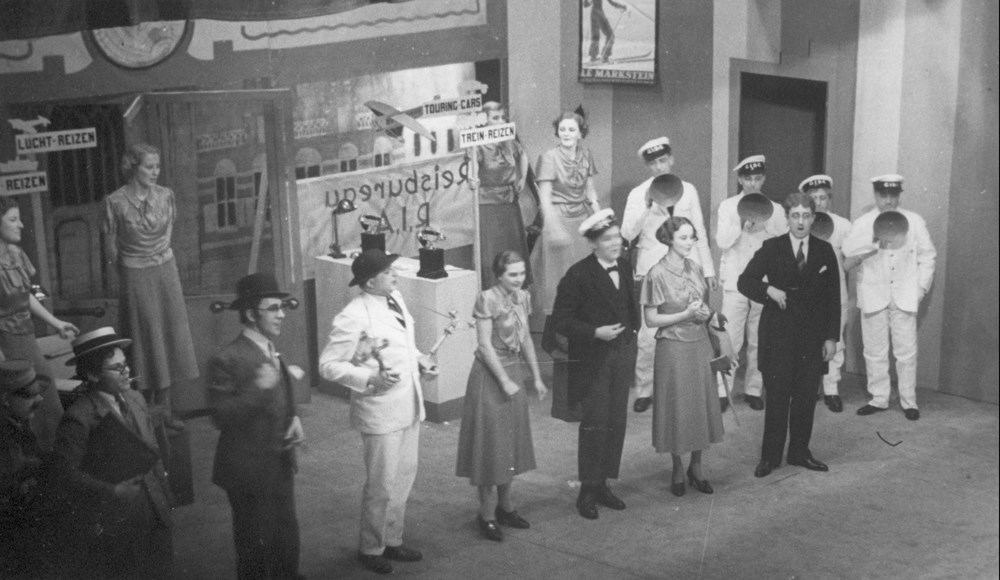 1934 Verenigingsleven De revue: ''t is voor mekaar!' t.g.v. het behaalde kampioenschap