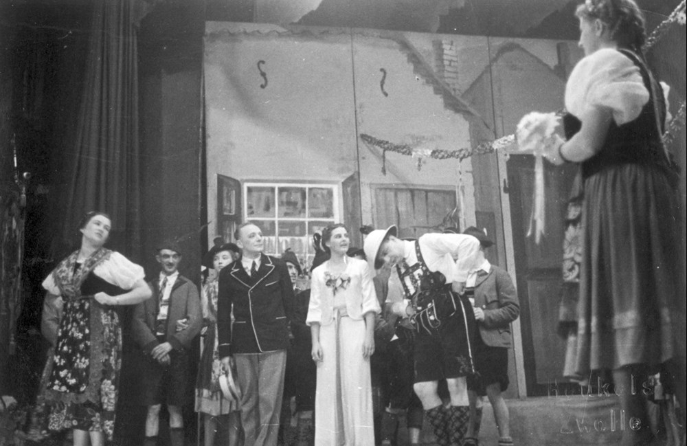 1938 Verenigingsleven Revue 'Daar gaat-ie weer!'