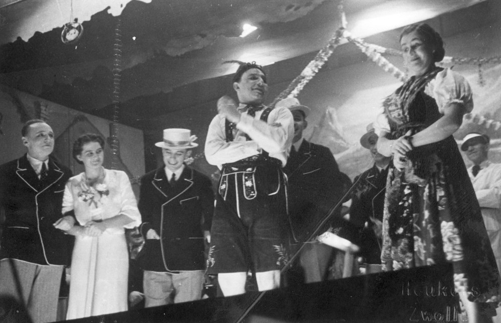 1938 Verenigingsleven Revue 'Daar gaat-ie weer!'