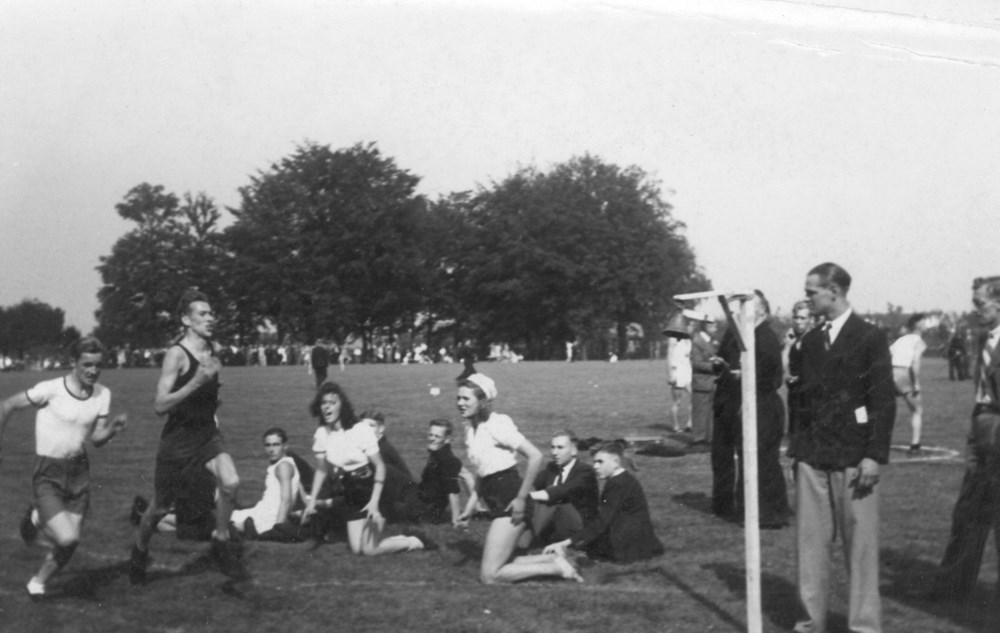 1943 Atletiek Wedstrijden in Apeldoorn 