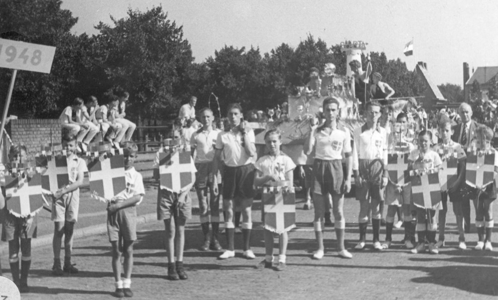 1948 Verenigingsleven Optocht t.g.v. 50 jarig regeringsjubileum van Koningin Wilhelmina