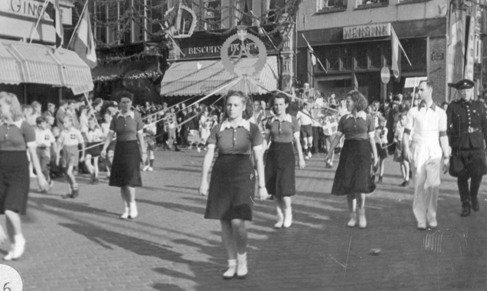 1948 Verenigingsleven Optocht t.g.v. 50 jarig regeringsjubileum van Koningin Wilhelmina