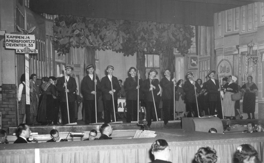 1948 Verenigingsleven Revue 'Hier moet je wezen.'