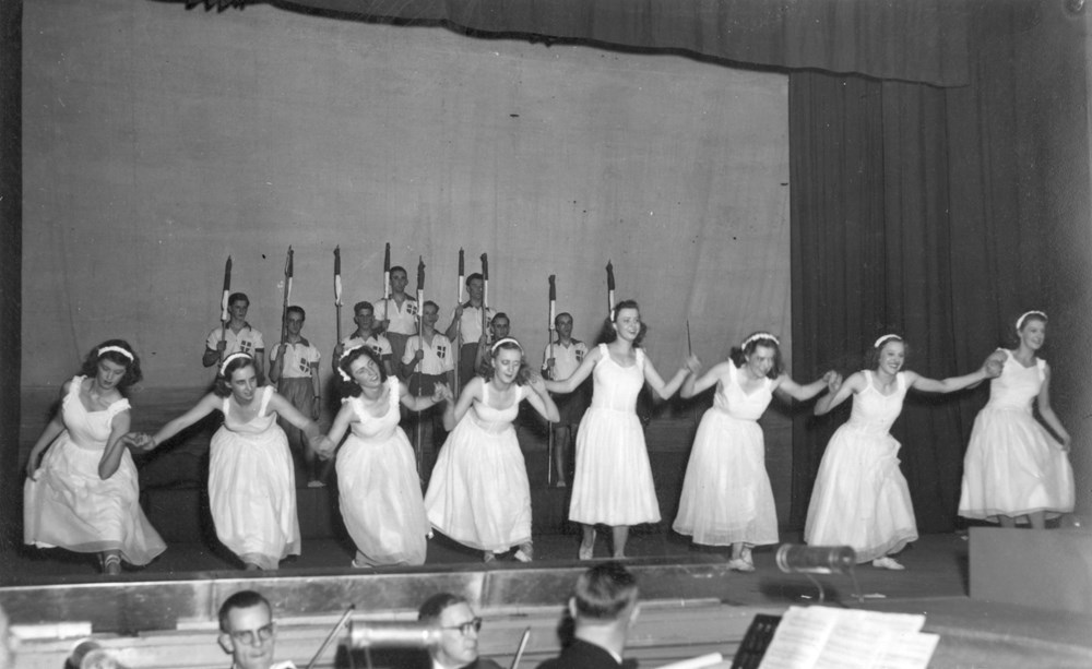 1948 Verenigingsleven Revue 'Hier moet je wezen.'