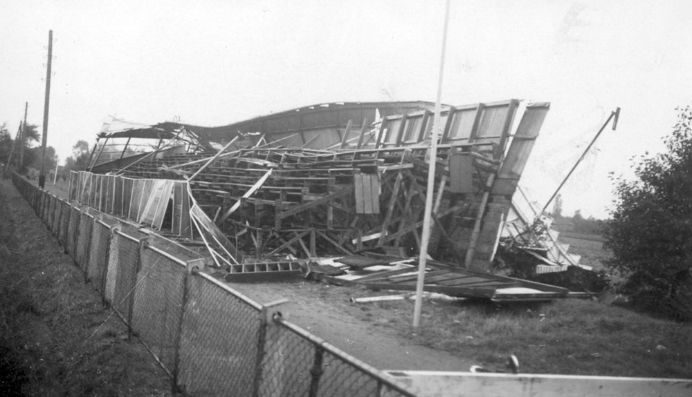 1953 Verenigingsleven Opnieuw tribune verwoest