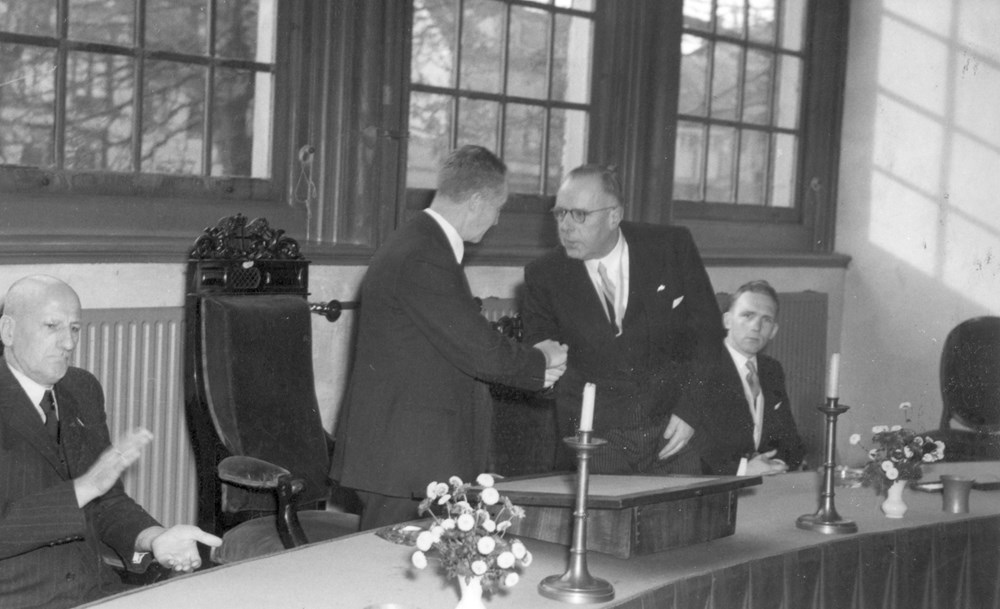 1953 Verenigingsleven Officiele ontvangst Z.A.C.-bestuur en reunisten op het stadhuis