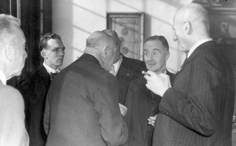 1953 Verenigingsleven Officiele ontvangst Z.A.C.-bestuur en reunisten op het stadhuis