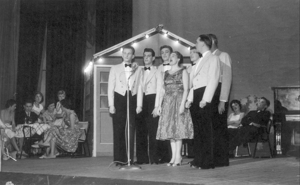 1958 Verenigingsleven Revue 'Spijkers met koppen'