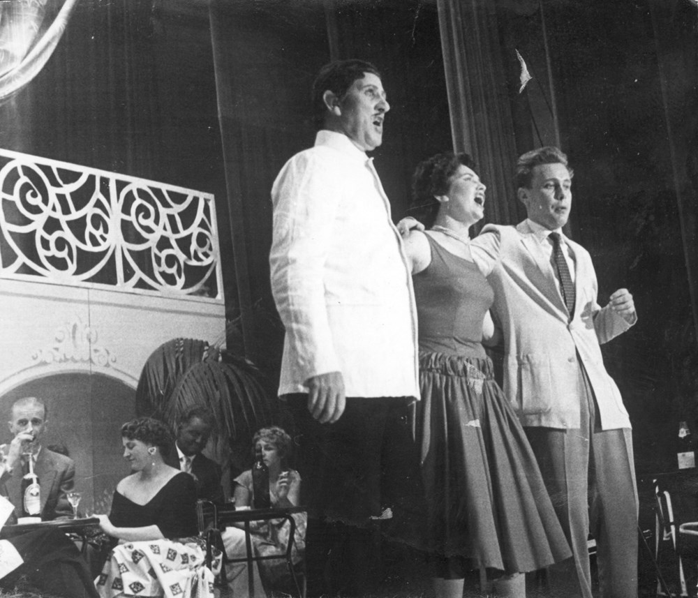 1958 Verenigingsleven Revue 'Spijkers met koppen'