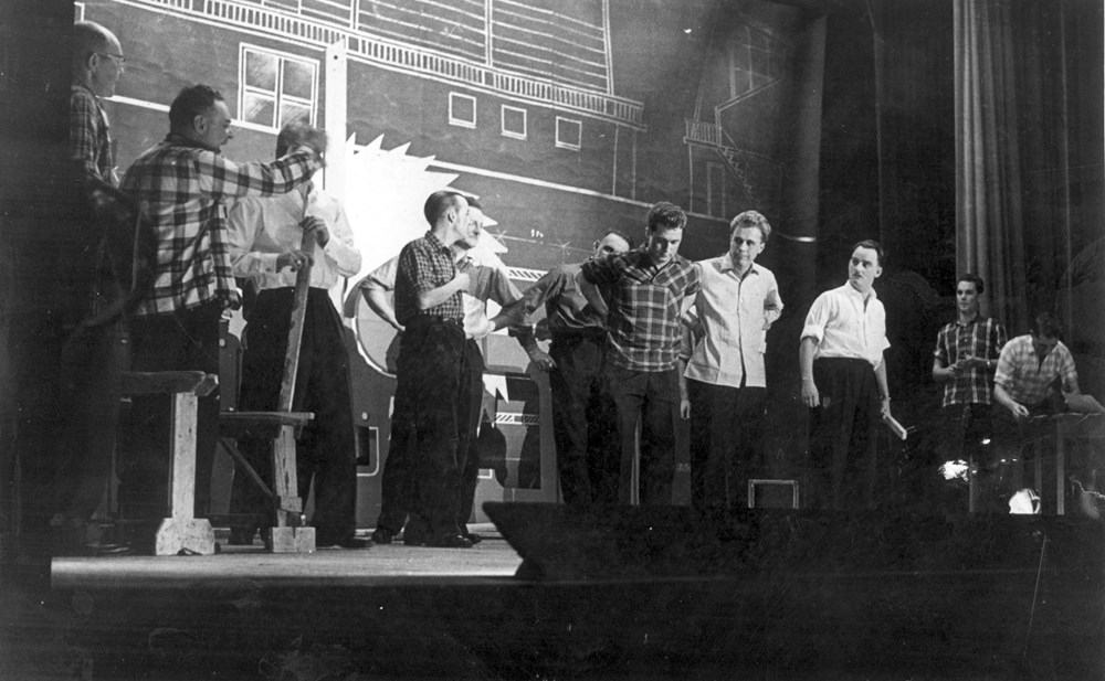 1958 Verenigingsleven Revue 'Spijkers met koppen'