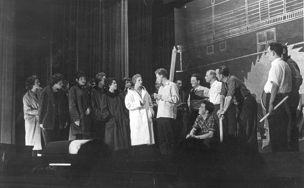 1958 Verenigingsleven Revue 'Spijkers met koppen'