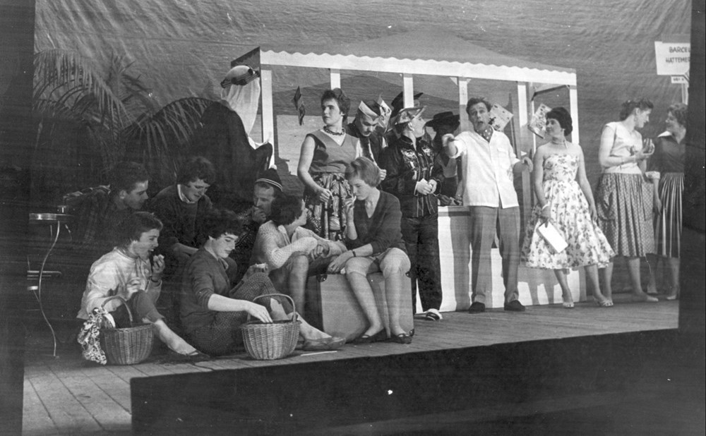 1958 Verenigingsleven Revue 'Spijkers met koppen'