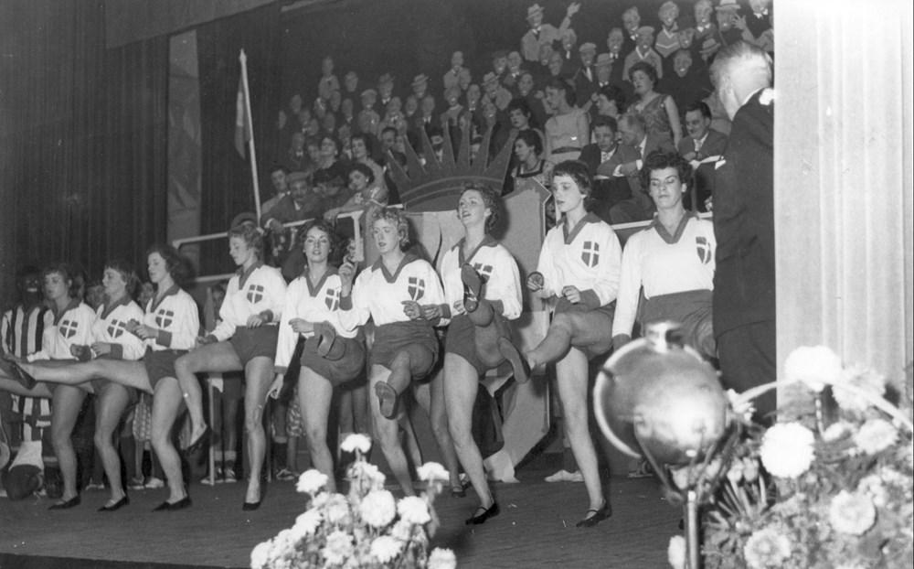 1958 Verenigingsleven Revue 'Spijkers met koppen'