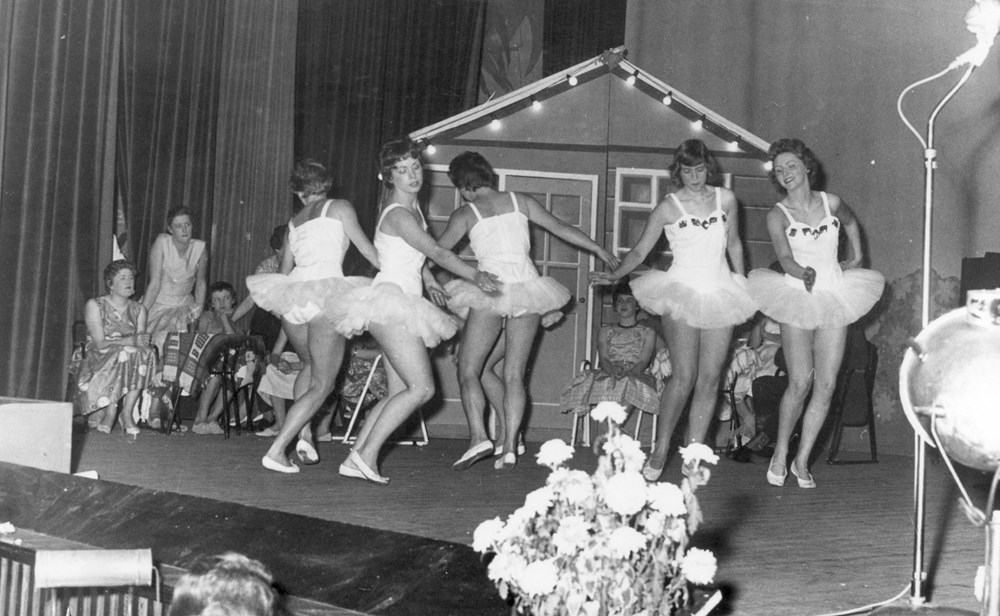 1958 Verenigingsleven Revue 'Spijkers met koppen'