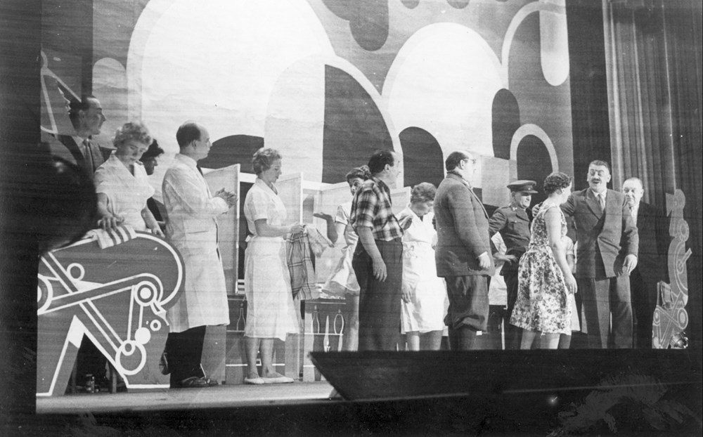 1958 Verenigingsleven Revue 'Spijkers met koppen'
