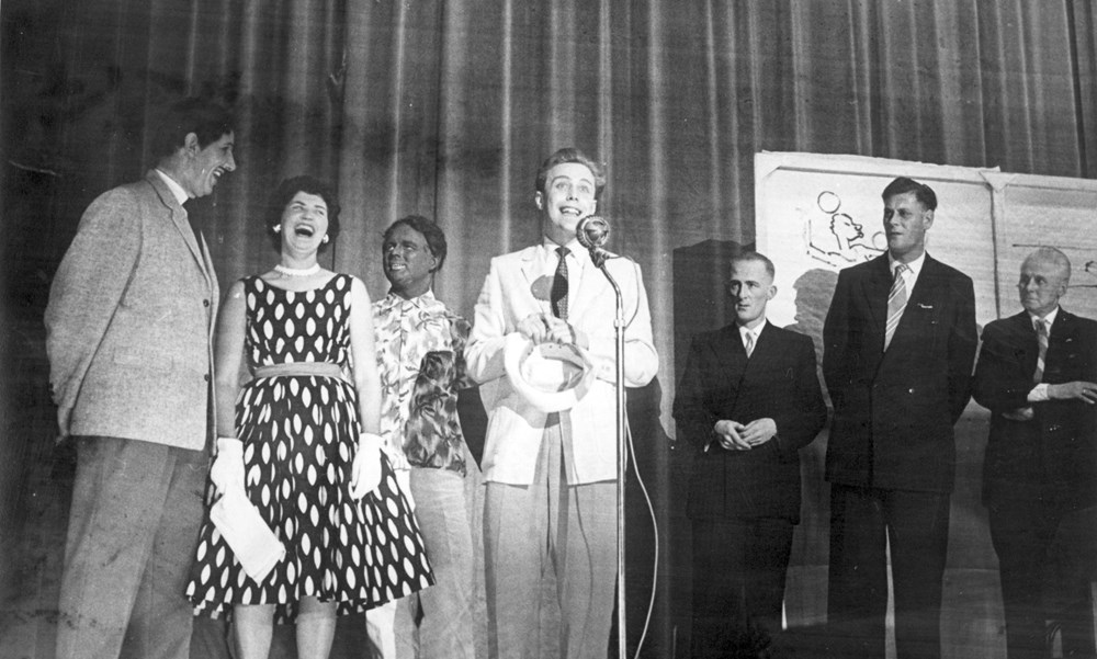 1958 Verenigingsleven Revue 'Spijkers met koppen'