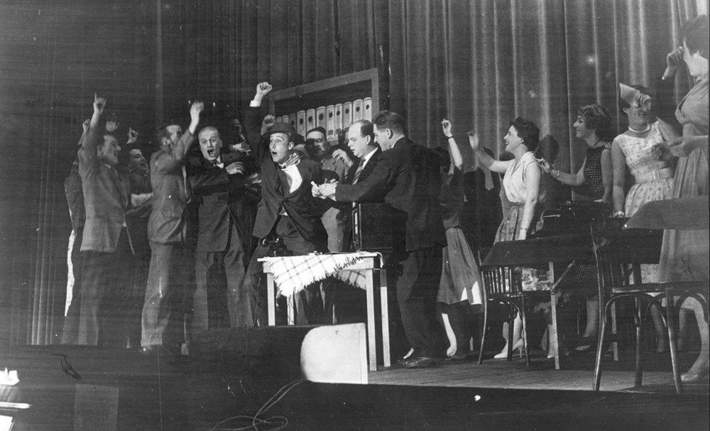 1958 Verenigingsleven Revue 'Spijkers met koppen'