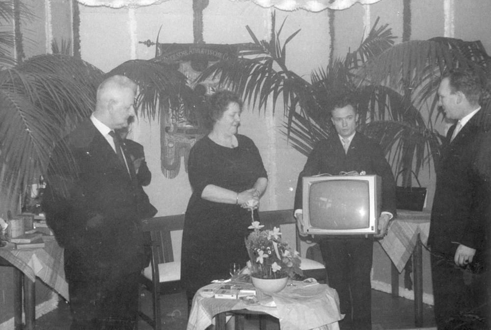 1965 Verenigingsleven Afscheid van Klaas Ester als bestuurslid