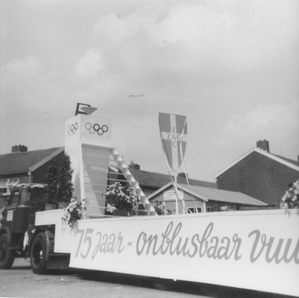 1968 Verenigingsleven Z.A.C. 75 jaar - Deelname aan Koninginne-optocht