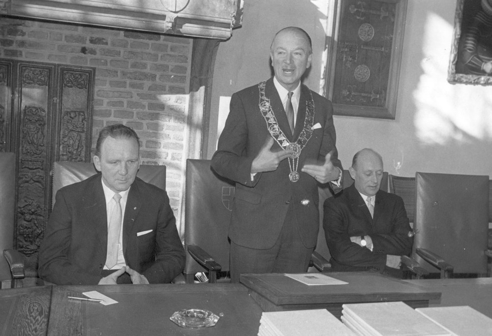 1968 Verenigingsleven Ontvangst reünisten op het gemeentehuis