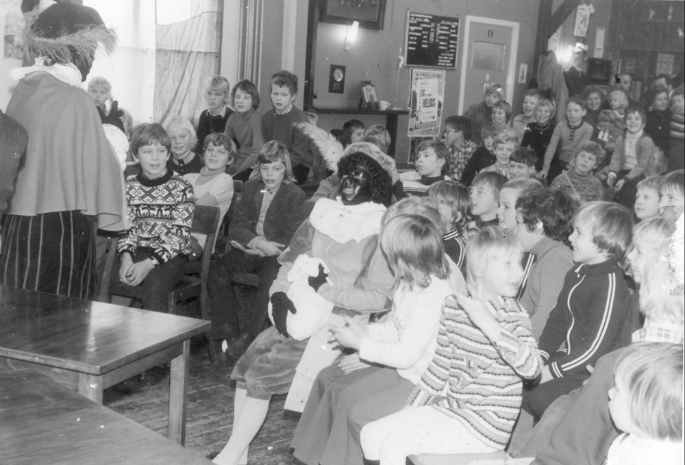 1981 Verenigingsleven Sinterklaas bezoekt Z.A.C.