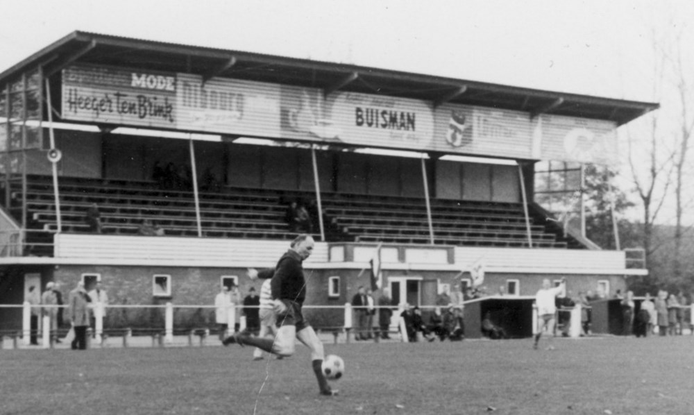 1976 Verenigingsleven Tussentijdse reünie (voetbalwedstrijd)