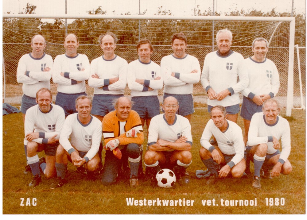 1980 Voetbal Z.A.C.-veteranenelftal tijdens toernooi bij Westerkwartier