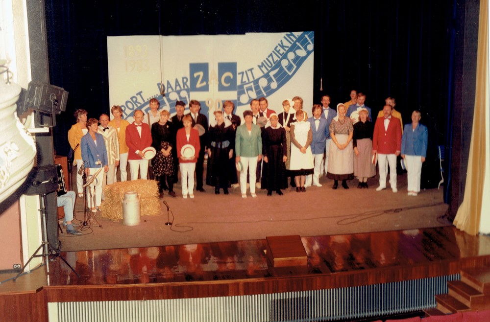 1983 Verenigingsleven Z.A.C.-revue t.g.v. het 90-jarig jubileum